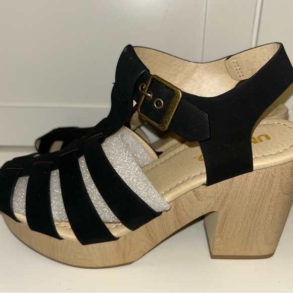 UNLISTED platform strappy sandal NWOT - Picture 3 of 4